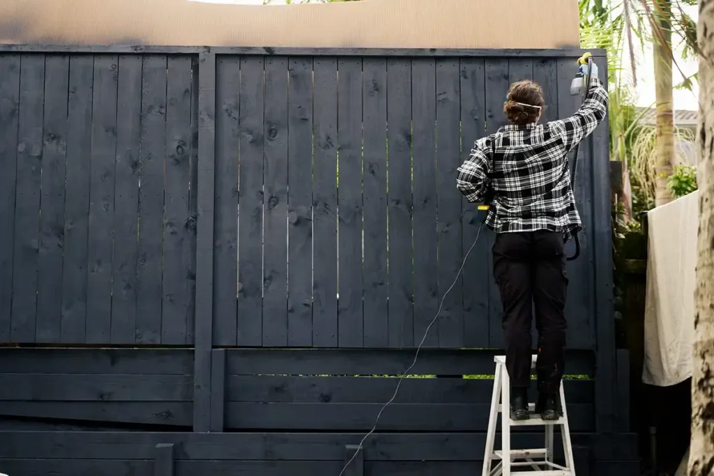 Painting an outdoor fence with Wattyl Paint